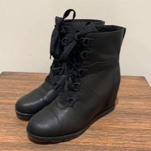Universal Thread Wedge Boots
